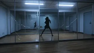 Tatsächliches Video — Beat 1: die zersprungenen Spiegel des Proberaums